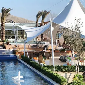 the-crescent-beach-hotel-leisure-resort.aboutbakuhotels.com/